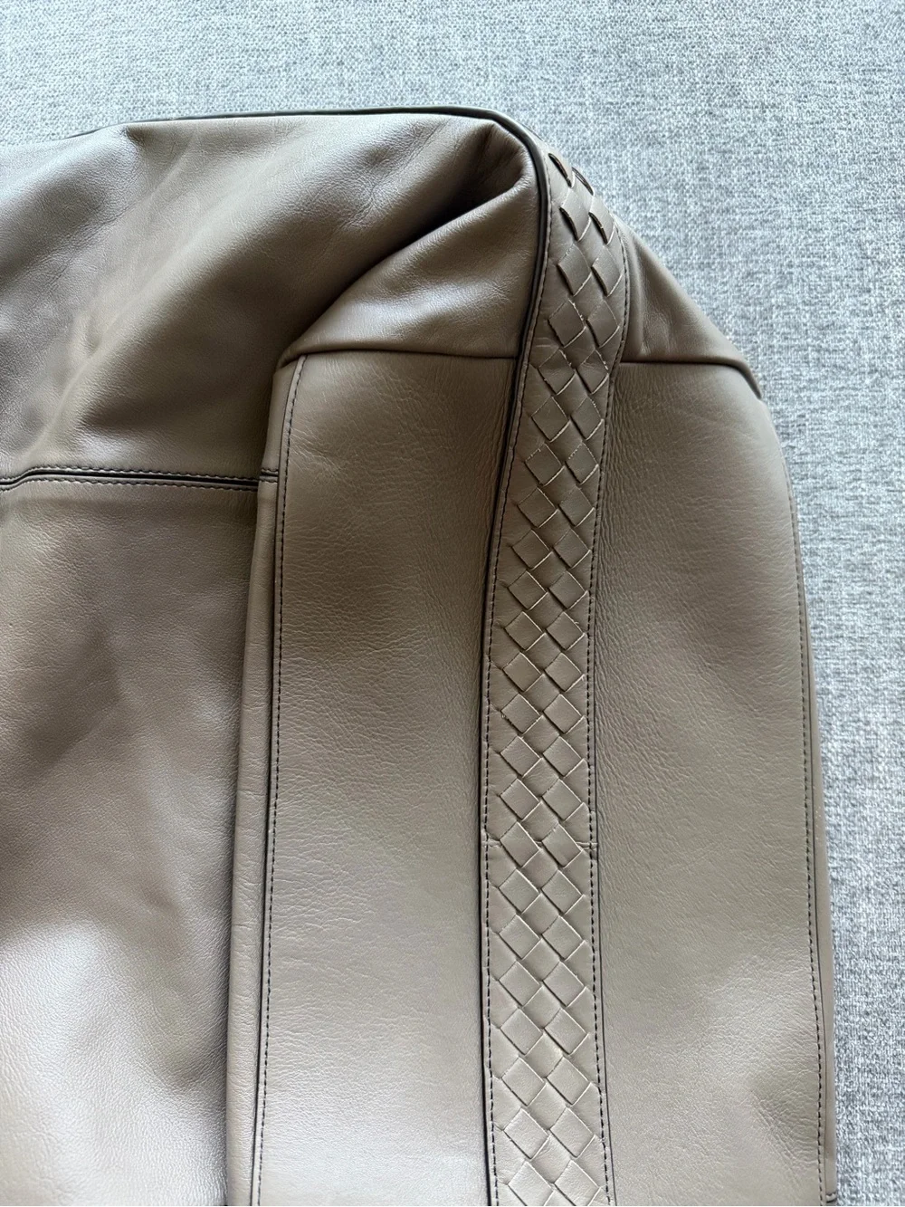 BOTTEGA VENETA Greige Gray Intrecciato Weave Hobo Bag